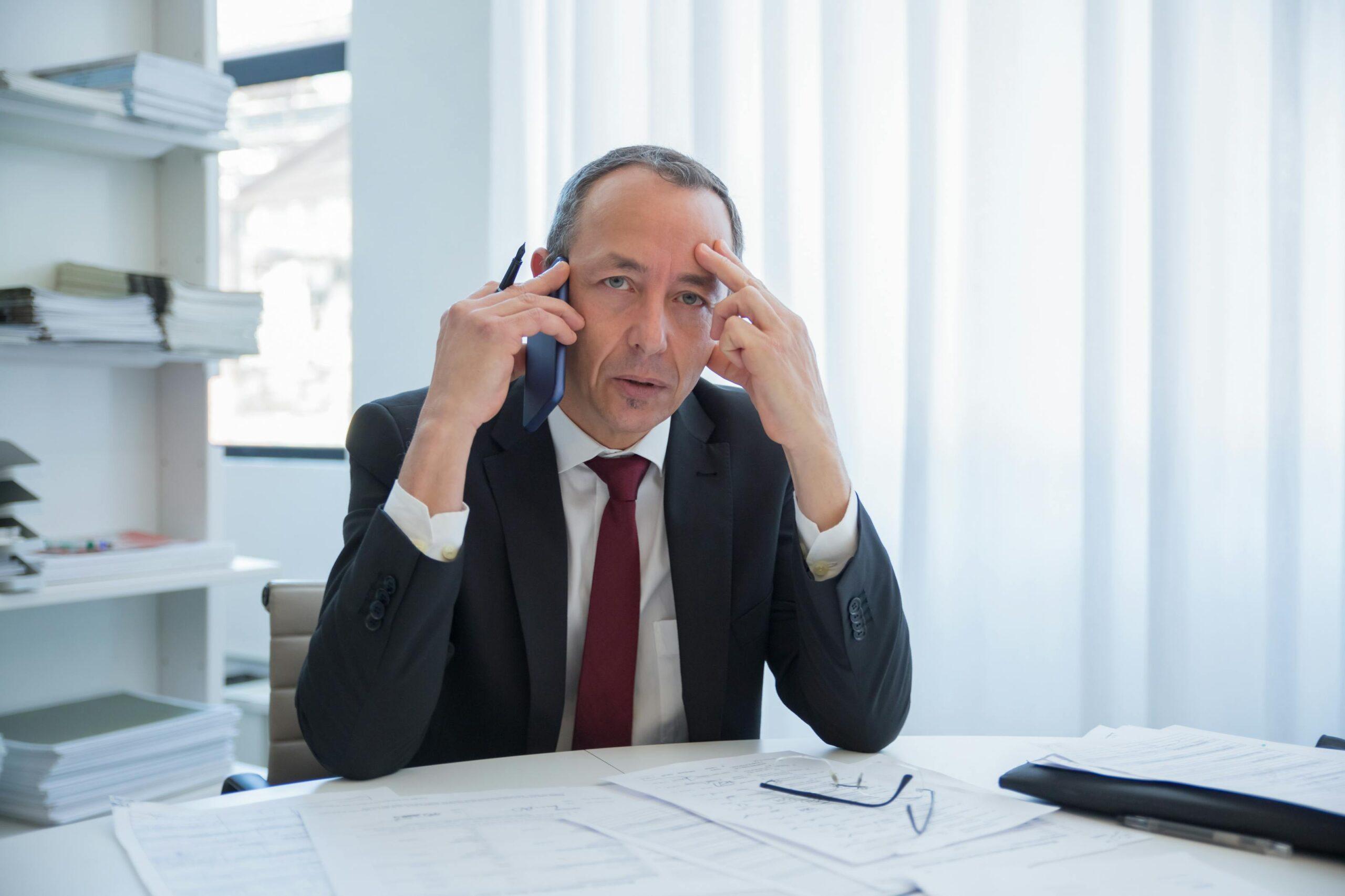 Cum poate primi un avocat solicitări pe WhatsApp în 2026 fără să încalce Statutul